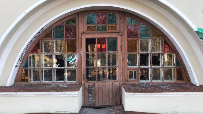 Вандалы разбили стекло в загородном доме Франца Витцеля в Сестрорецке
