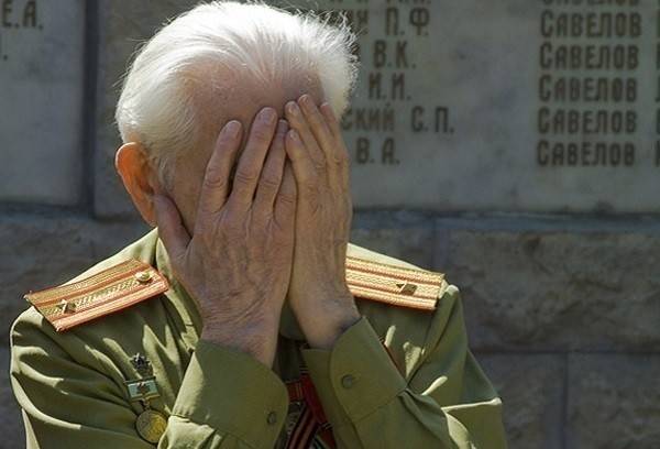 90-летний ветеран целый день ждал депутата, но тот не пришел вручать ему медаль