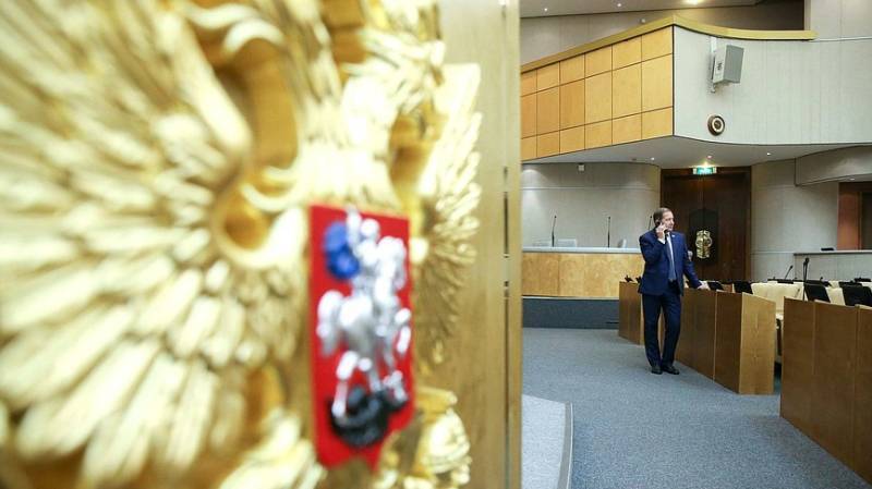 Депутат Карелин снял поправку о досрочных выборах в Госдуму