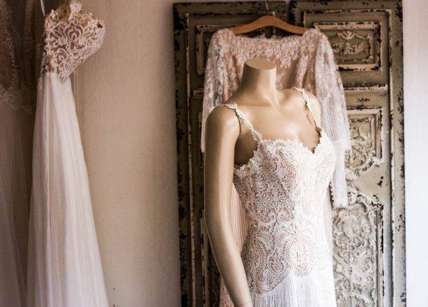 Невеста ждала идеальное свадебное платье полгода, но его украли вместе с машиной