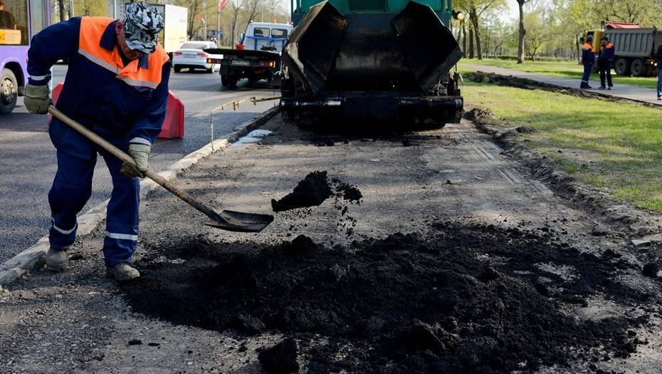 Смольный объявил крупный аукцион по ремонту дорог на севере Петербурга
