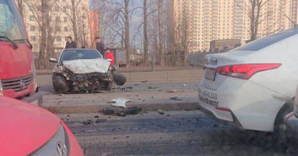 Массовое ДТП с участием 6 машин произошло в Санкт-Петербурге