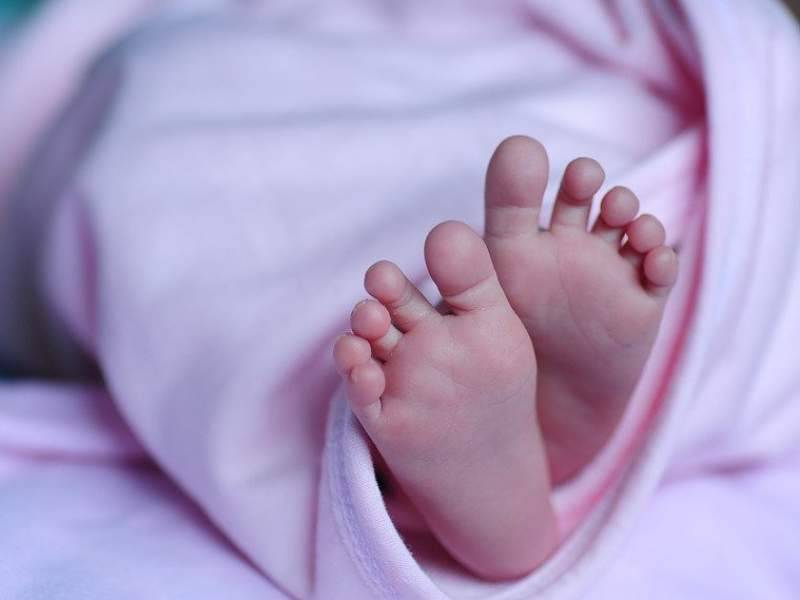 Коронавирус зафиксировали у двоих новорожденных