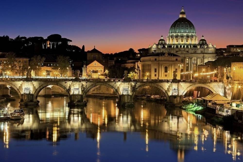 Ватикан закрыл собор Святого Петра из-за коронавируса