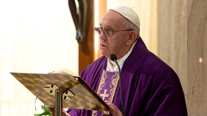 Папа Франциск обратился с молитвой к Деве Марии из-за коронавируса