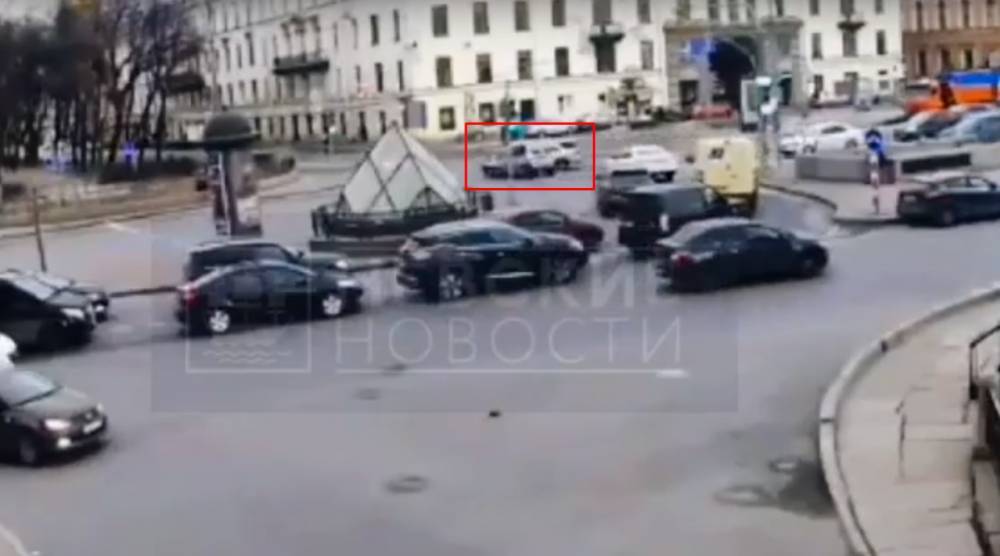 Момент аварии «с разворотом» на Площади Труда попал на видео