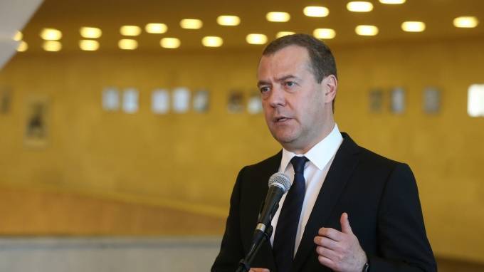 Дмитрий Медведев поддержал возможность участия Путина в выборах