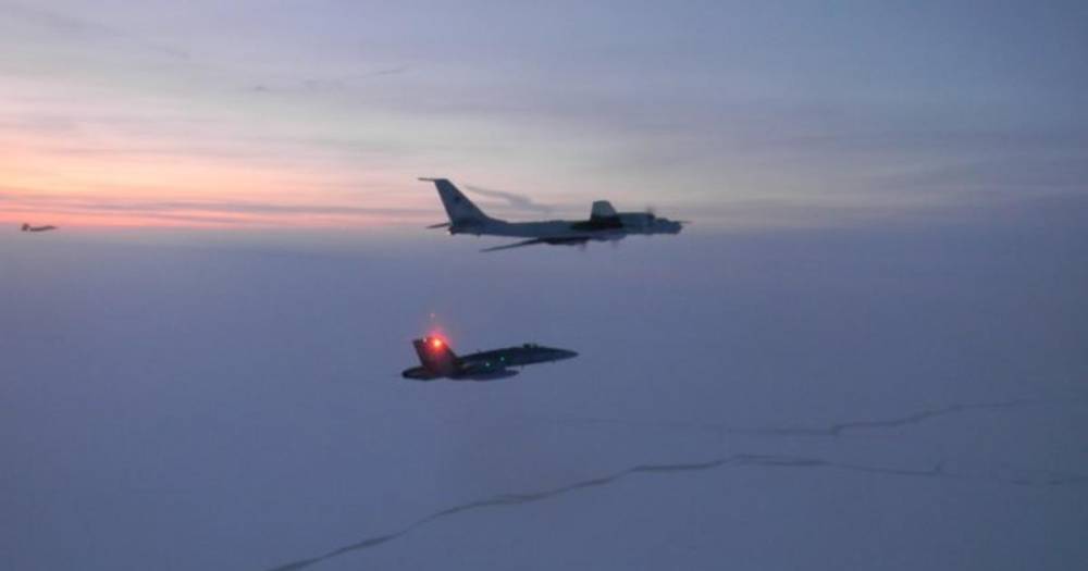 СМИ: истребители США и Канады перехватили российские Ту-142 у Аляски