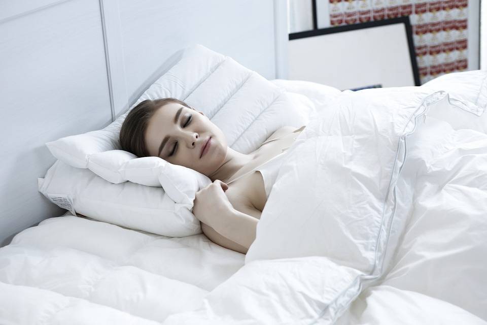 Врачи назвали оптимальную температуру для хорошего сна