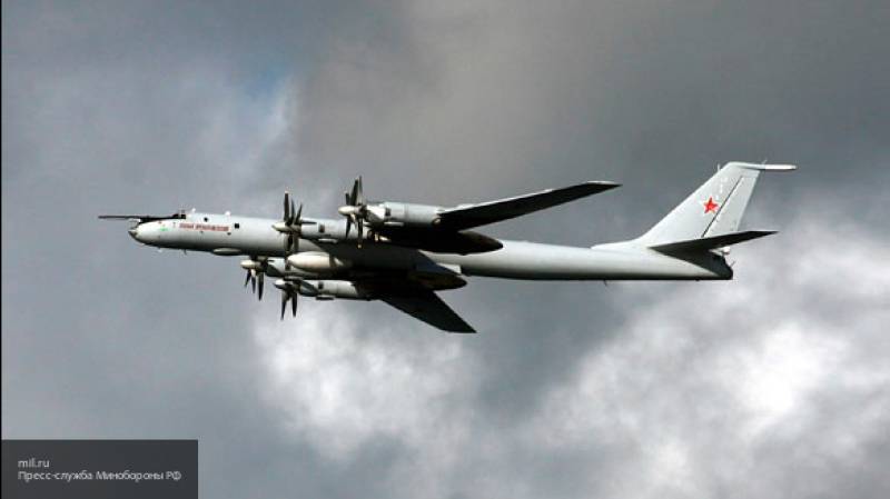 Американские истребители четыре часа летали с российским Ту-142 у берегов Аляски