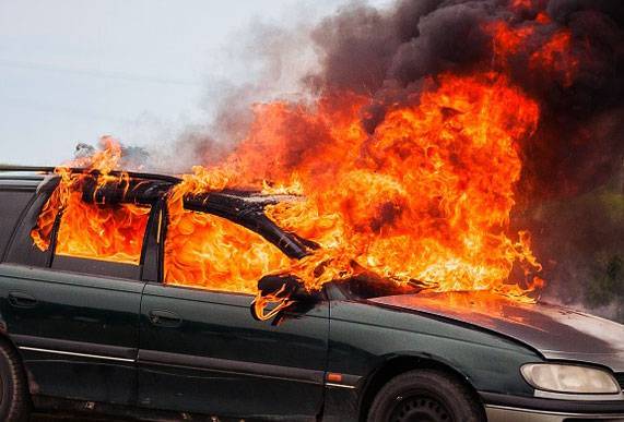 В Северной Осетии сожгли машину, в салоне которой находилось $ 6 тыс.