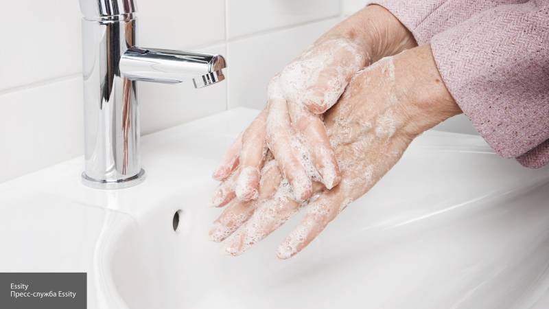 Врач сообщил, что частое мытье рук может навредить здоровью