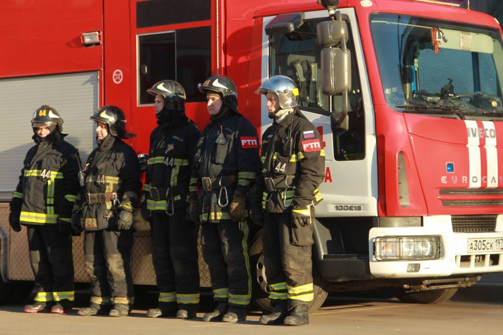 Три человека погибли в горящем доме в Иркутской области
