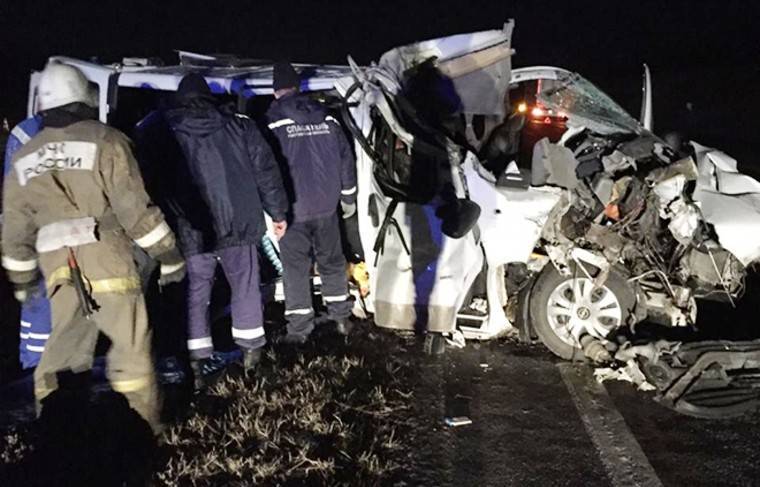 Четыре человека погибли в ДТП с микроавтобусом под Ростовом