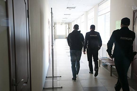 В Челябинске судят полицейских, которые планировали заняться сбытом наркотиков