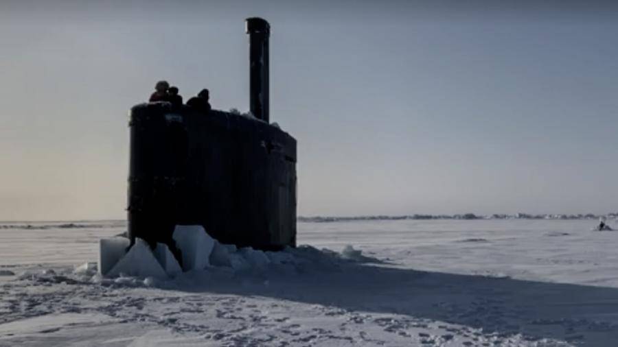 Всплывающая в Арктике сквозь лёд атомная подлодка попала на видео
