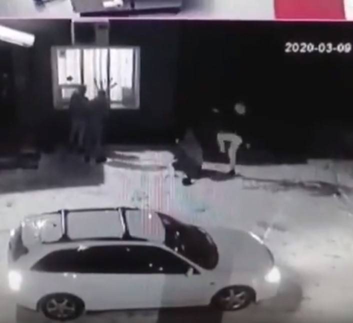В Кузбассе избиение мужчины попало на видео