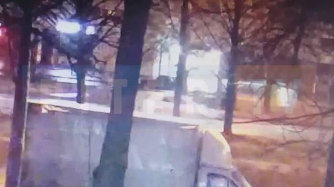 Опубликовано видео того, как микроавтобус въехал в "Ладу" на Гражданском проспекте