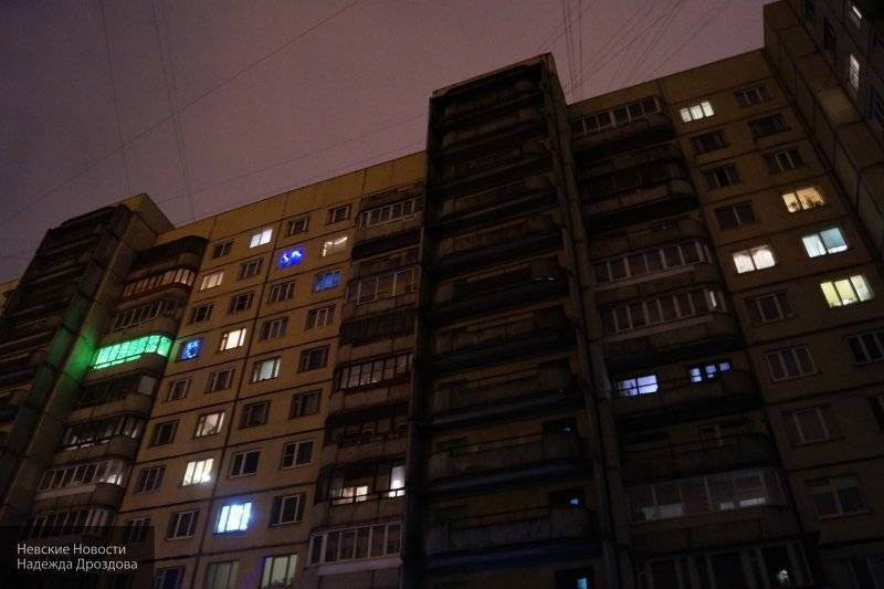 Мать четверых детей выпала из окна в Омске