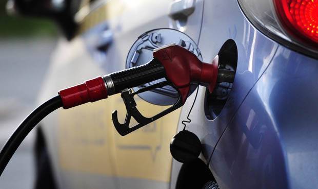 Россиян лишили надежды на дешевый бензин из-за падения цен на нефть