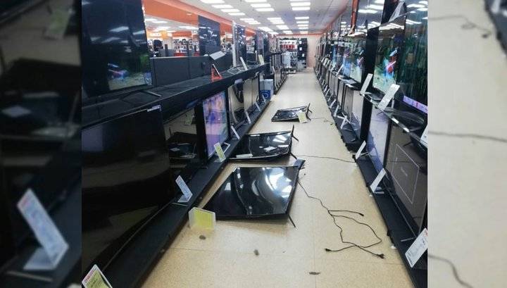 Названа стоимость разбитых покупателем телевизоров в томском гипермаркете