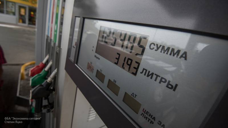 Новак заявил, что Минэнерго не будет менять налоговый механизм по ценам на бензин