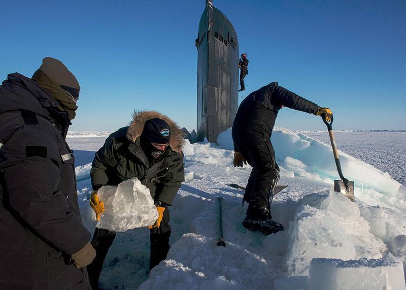 "Ничего сверхъестественного": в России объяснили всплытие подлодки США из-подо льда