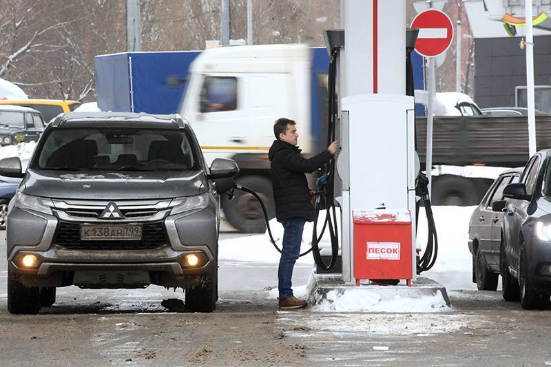 Что будет с ценами на бензин в России на фоне падения нефти