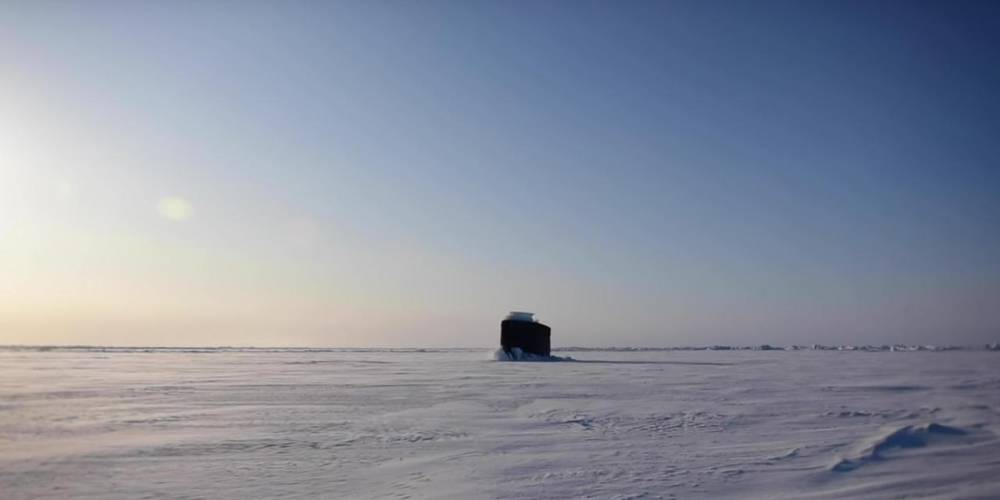 Американская подлодка всплыла у российских берегов в Арктике и попала на видео