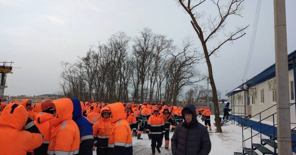 Тысяча рабочих компании Тимченко бастует на острове Русский
