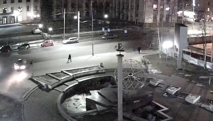 Азартный водитель устроил гонки по Петрозаводску и "финишировал" в пешеходов. Видео