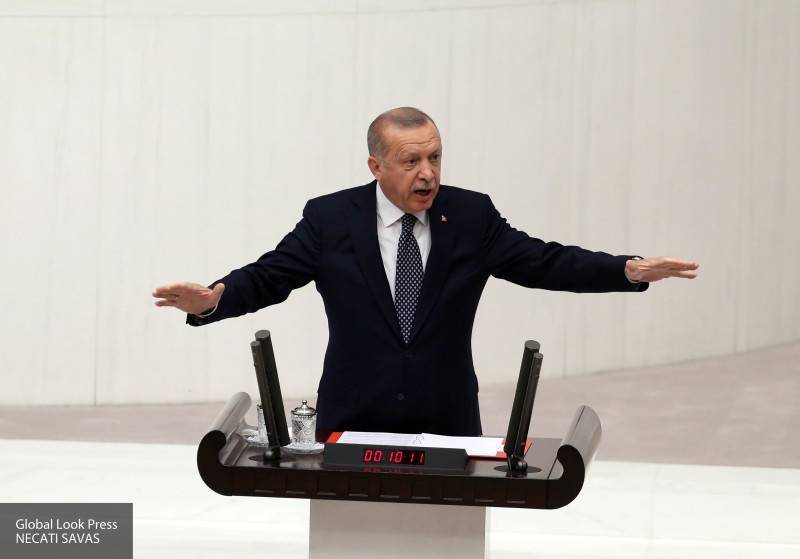 Эрдоган пообещал продолжить высылку беженцев к границам ЕС