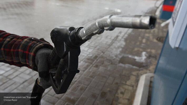 Депутат Аксаков объяснил, как обвал цен на нефть повлияет на стоимость бензина в РФ