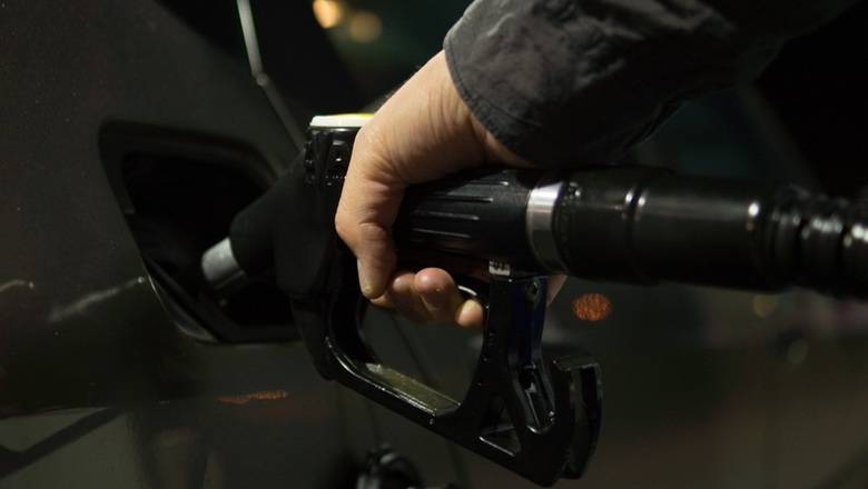 Минфин: падения цен на бензин из-за снижения стоимости нефти не ожидается