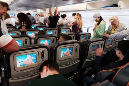 Пассажиры назвали главное правило этикета на борту самолета