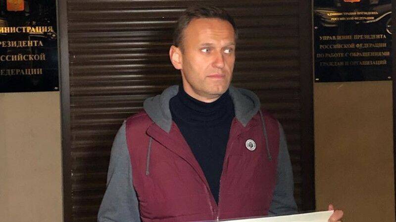 Навальный не испытывает нехватки денег, но убеждает общественность в обратном