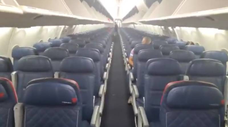 Коронавирус в США: пассажир показал на видео почти пустой салон самолета на рейсе