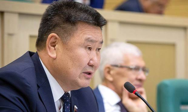 Сенатор Вячеслав Мархаев оказался единственным членом парламента, кто проголосовал против поправок в Конституцию