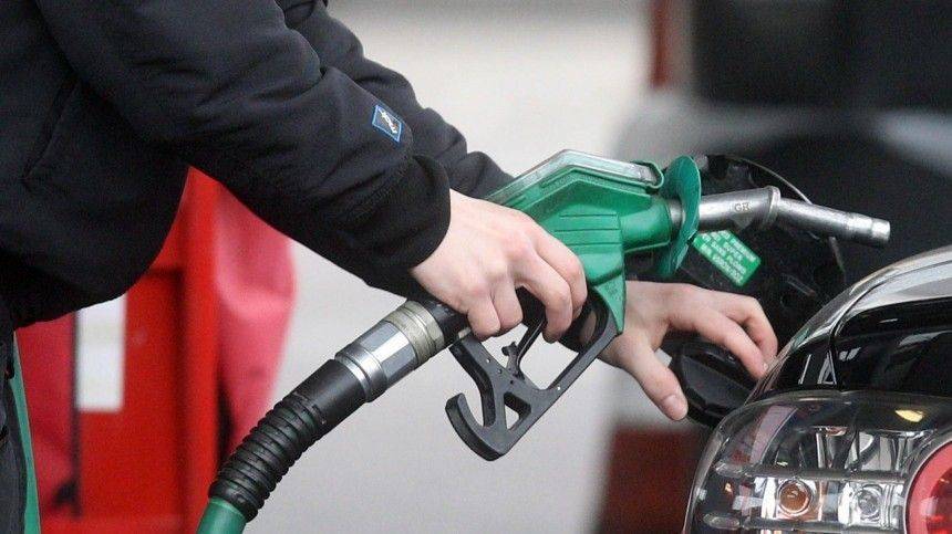 В правительстве РФ взяли под особый контроль цены на бензин