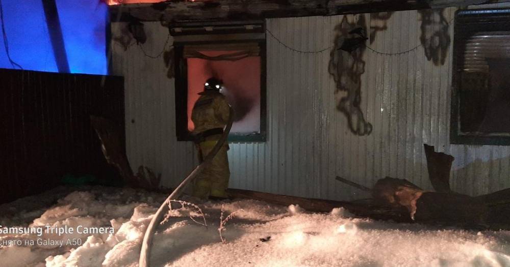 Пять человек погибли при пожаре в жилом доме в Иркутской области
