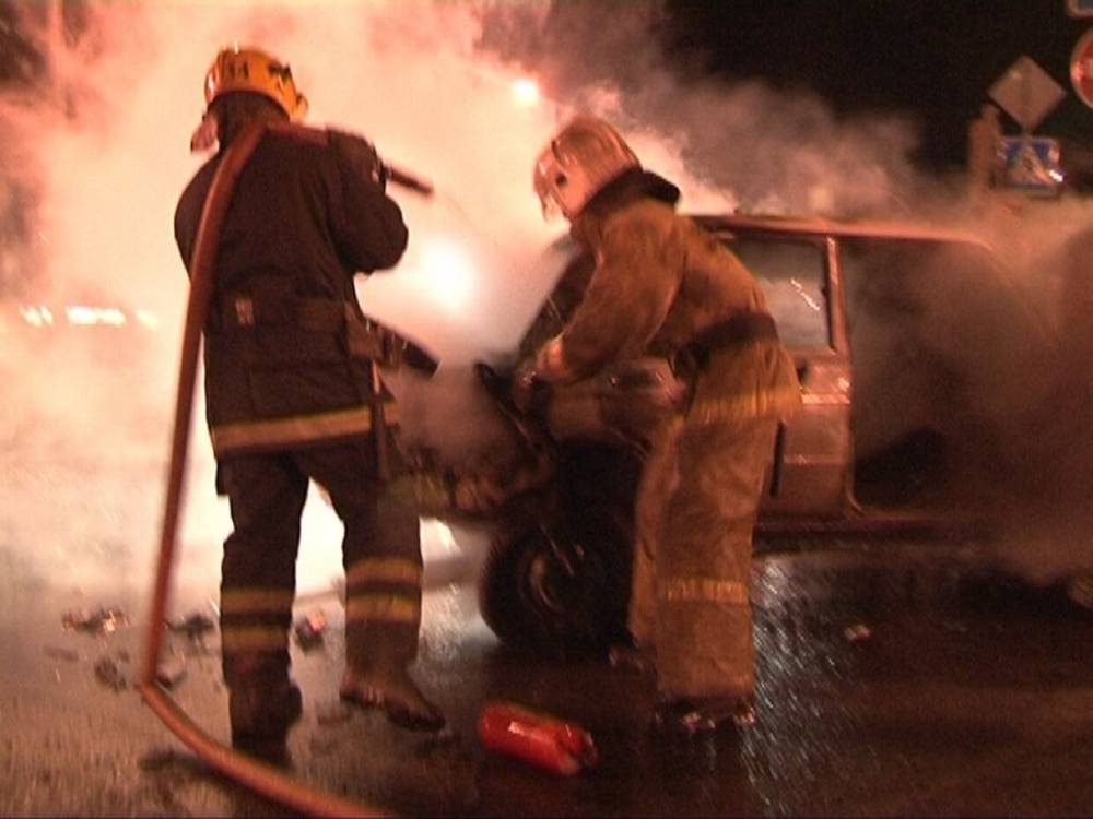 На Дальневосточном проспекте дотла сгорели два Volkswagen