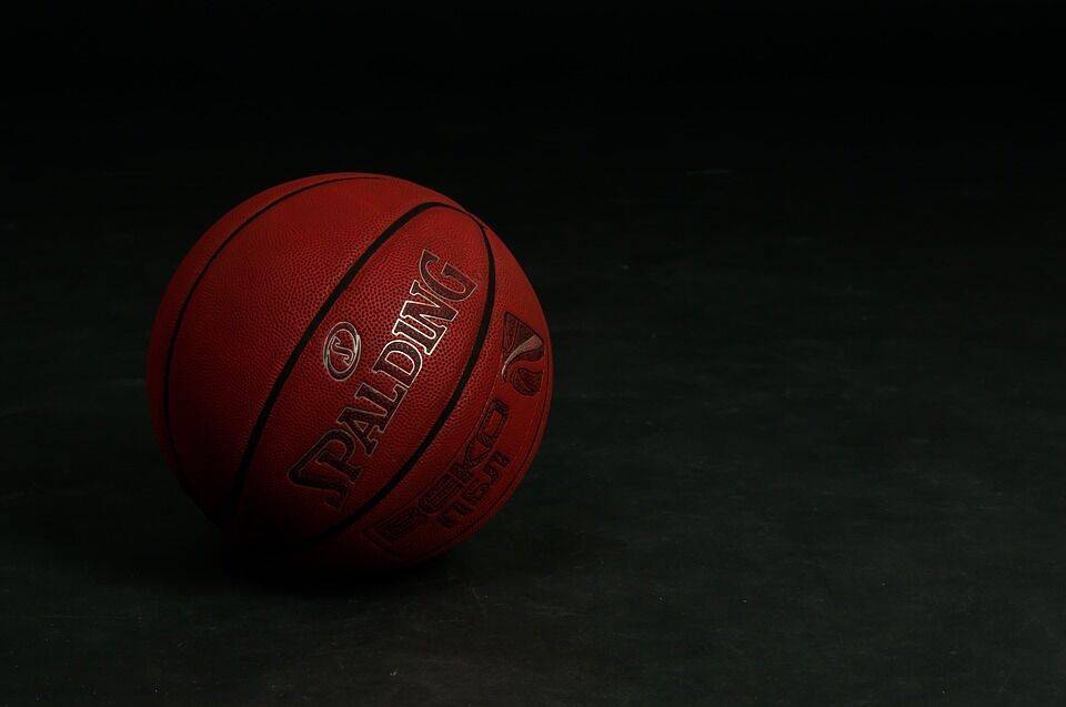Национальная баскетбольная ассоциация досрочно окончила сезон из-за коронавируса у игрока