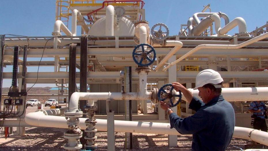 Ирак, Кувейт и ОАЭ вслед за Саудовской Аравией снизили цены на нефть