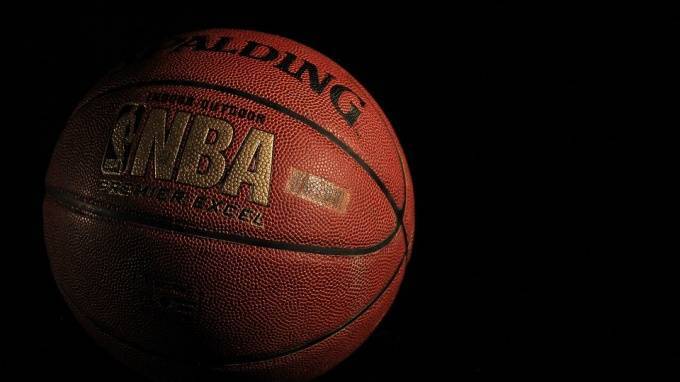 НБА приостановила сезон после заражения коронавирусом игрока "Юты"