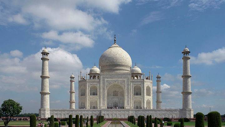 Индия приостанавливает действие туристических виз