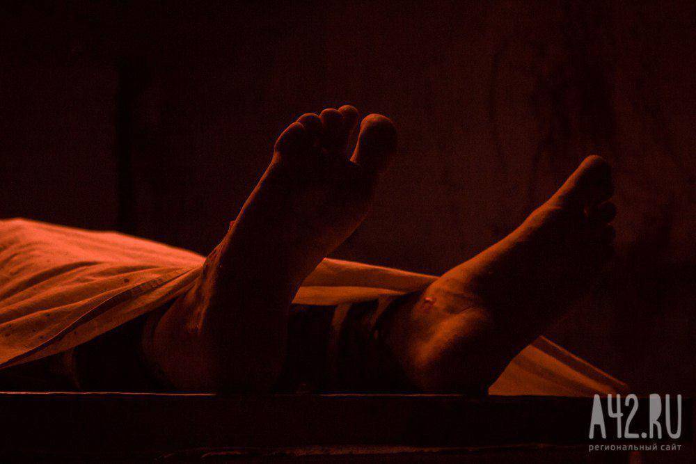 Итальянку закрыли на карантин с телом умершего от коронавируса мужа