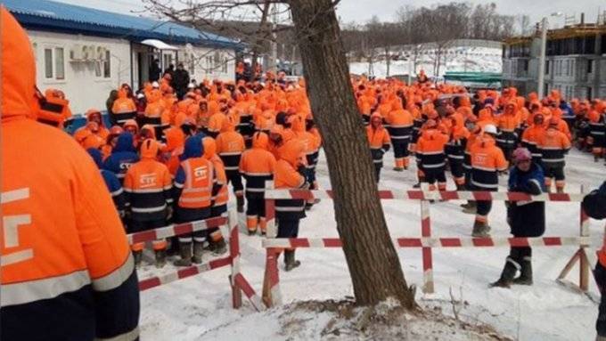 Более тысячи рабочих во Владивостоке устроили стихийную забастовку