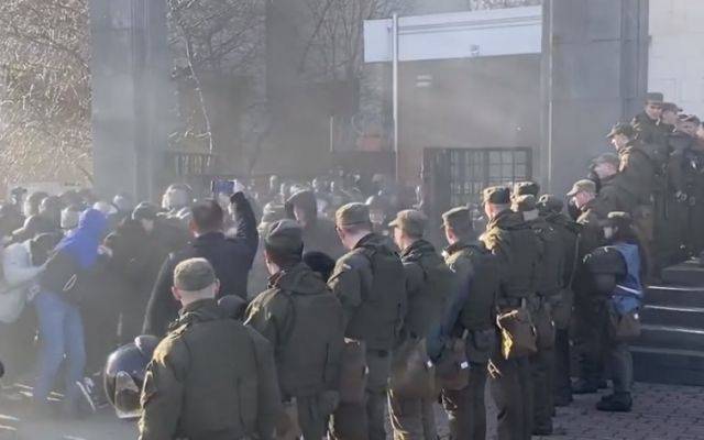 Первый день карантина в Киеве — отмененные киносеансы и учения силовиков