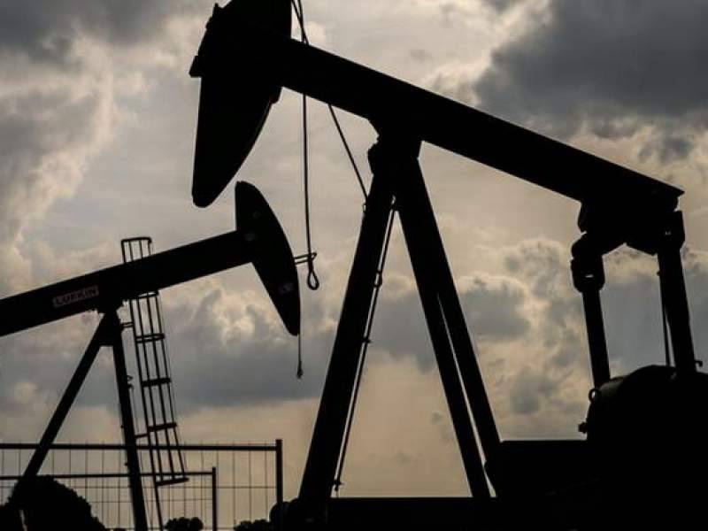 Нефть продолжила дешеветь после запрета на въезд европейцев в США