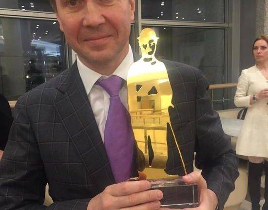 Евгений Миронов получил премию Чаплина из рук его внучки: «Потрясающий артист»